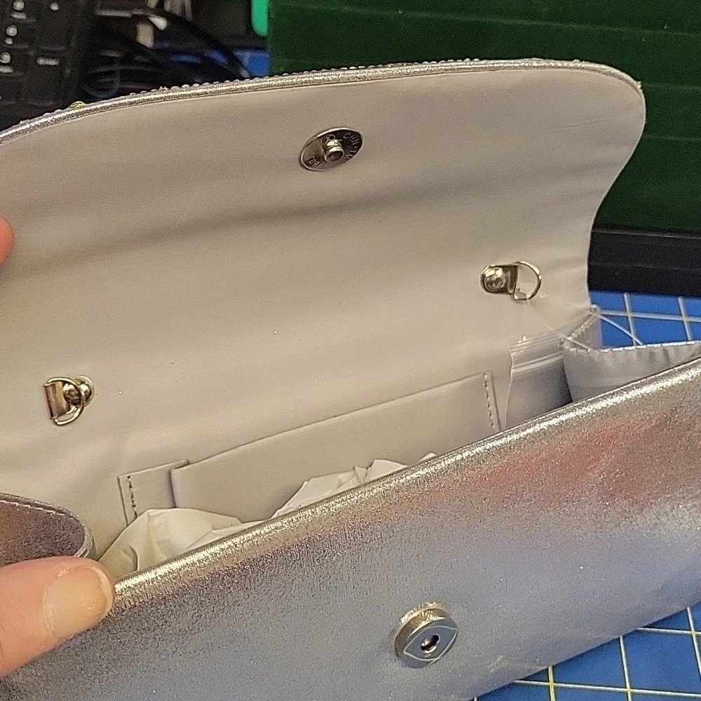 Elegant Silver Rhinestone Clutch Bag 9 x 4.5 x 2 New